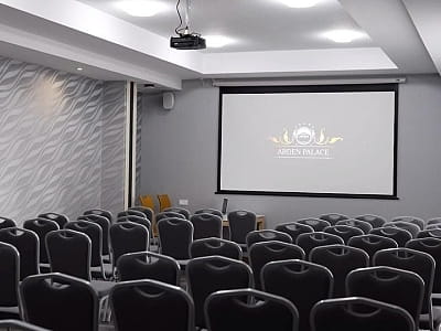 конференц-зал в загородном комплексе ARDEN PALACE Medical Resort & SPA в поселке Сатанов Хмельницкой области