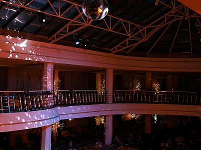 лобби-бар в загородном комплексе ARDEN PALACE Medical Resort & SPA в поселке Сатанов Хмельницкой области