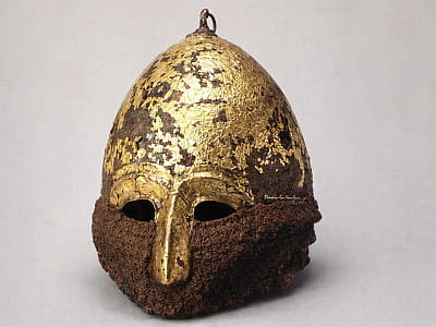 шлем с позолотой, найденный в Чингульском кургане