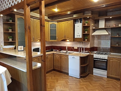 домики, коттеджи и номера с оборудованными кухнями и прекрасными видами в загородном комплексе Family Estate с видом на каньон в городе Каменец-Подольский