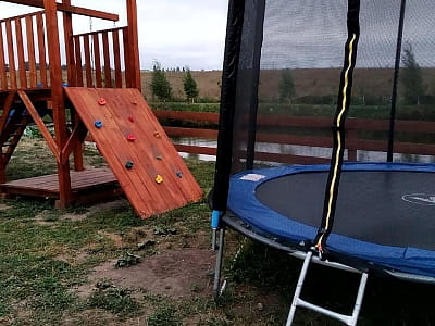 детская площадка в загородном комплексе «Rancho» в селе Лесовые Гриновцы недалеко от города Хмельницкий