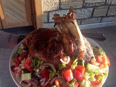 кафе-бар в загородном комплексе «Rancho» в селе Лесовые Гриновцы недалеко от города Хмельницкий