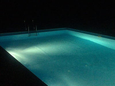 летний открытый бассейн в загородном комплексе «Rancho» в селе Лесовые Гриновцы недалеко от города Хмельницкий