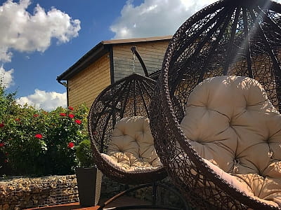 Загородный комплекс «Воллен» — это уютное место для отдыха в лесной зоне недалеко от реки Днестр, где сочетаются природная тишина, комфорт и уединение. 