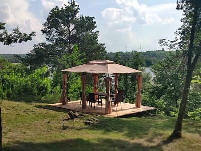 беседка в загородном комплексе «Воллен» на берегу Днестра