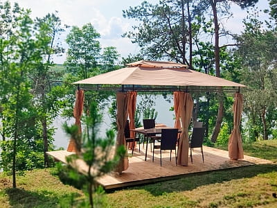беседка в загородном комплексе «Воллен» на берегу Днестра