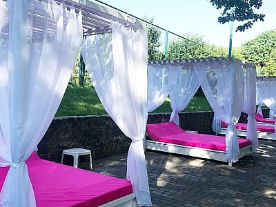 бунгало у бассейна в загородном комплексе «Ягода-Малина» в селе Головчинцы Хмельницкой области