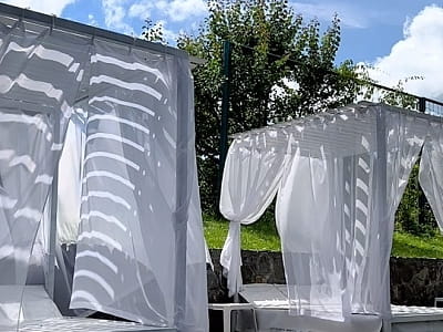 бунгало у бассейна в загородном комплексе «Ягода-Малина» в селе Головчинцы Хмельницкой области