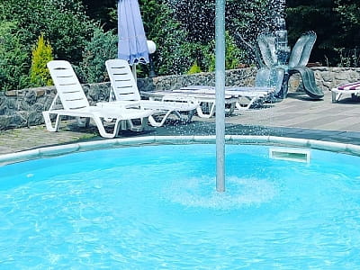 летний открытый бассейн в загородном комплексе «Ягода-Малина» в селе Головчинцы Хмельницкой области