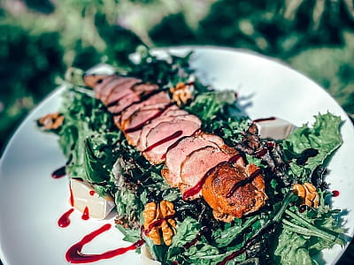 Популярные блюда для отдыха на природе: мясные блюда, закуски, напитки и барбекю в загородном комплексе АТК «Дача», расположенном в 7 км от Хмельницкого по Винницкой трассе