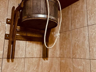 водопад в большой дровяной бане (до 14 человек) в загородном комплексе «Райский дворик» в селе Погребы под Киевом