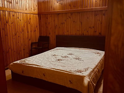 зона отдыха с небольшой дровяной баней (до 8 человек) в загородном комплексе «Райский дворик» в селе Погребы под Киевом