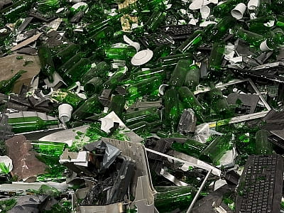 Комната ярости «РАСХИРЯЧКА» в Днепре — антистрессовое развлечение с разбиванием посуды, техники и активным отдыхом. Идеально подходит для друзей и тимбилдинга.