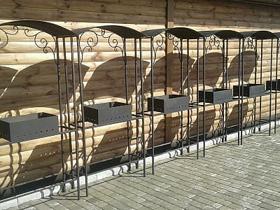 Для проведения праздничных мероприятий предлагается выездное обслуживание, фуршеты или организация мероприятий с собственным меню в загородном комплексе «Зеленая усадьба» в селе Давыдковцы, недалеко от города Хмельницкого