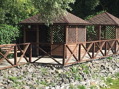 беседки в загородном комплексе «Зеленая усадьба» в селе Давыдковцы недалеко от города Хмельницкий
