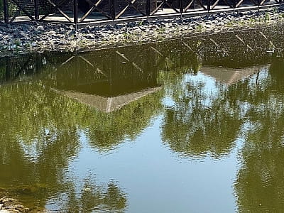 пруд в загородном комплексе «Зеленая усадьба» в селе Давыдковцы недалеко от города Хмельницкого