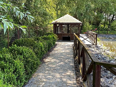 беседки в загородном комплексе «Зеленая усадьба» в селе Давыдковцы недалеко от города Хмельницкий