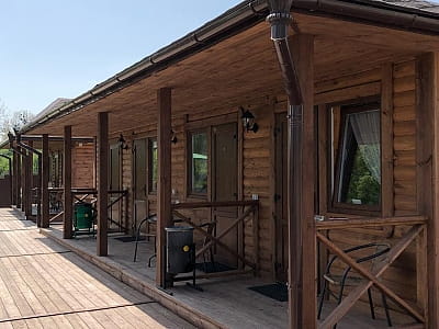 домики для компаний в загородном комплексе «Зеленая усадьба» в селе Давыдковцы недалеко от города Хмельницкого