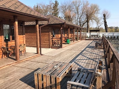 домики для компаний в загородном комплексе «Зеленая усадьба» в селе Давыдковцы недалеко от города Хмельницкого