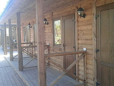 домики для компаний в загородном комплексе «Зеленая усадьба» в селе Давыдковцы недалеко от города Хмельницкого