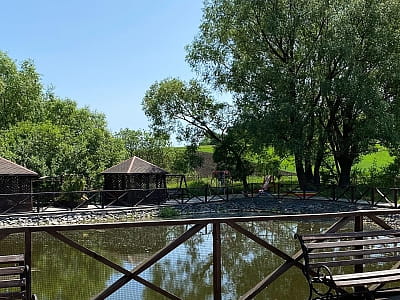 беседки в загородном комплексе «Зеленая усадьба» в селе Давыдковцы недалеко от города Хмельницкий