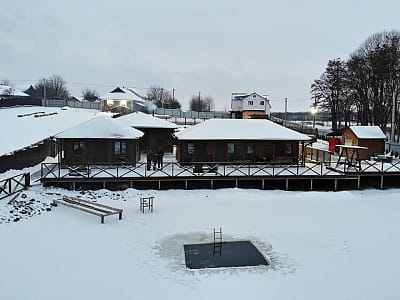 пруд в загородном комплексе «Зеленая усадьба» в селе Давыдковцы недалеко от города Хмельницкого