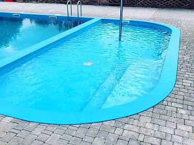 летние бассейны в загородном комплексе «Зеленая усадьба» в селе Давыдковцы недалеко от города Хмельницкий