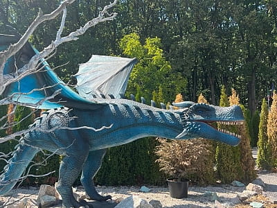 фигуры драконов в DinoPark Берегово в селе Яноши Закарпатской области