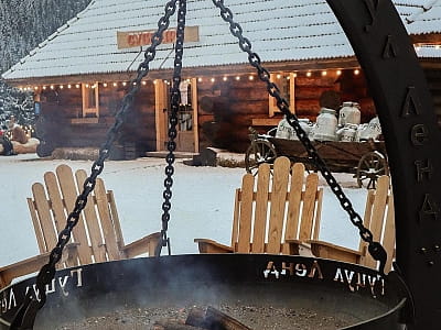 «Гуцул Лэнд» — это атмосферный этнографический парк в самом сердце Буковеля, расположенный рядом с Озером Молодости. 