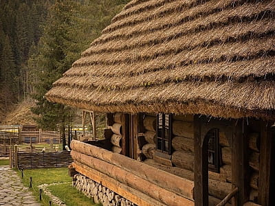 традиционная жизнь гуцулов, бойков и лемков в уникальном скансене в этнопарке «Гуцул Ленд» в Буковеле