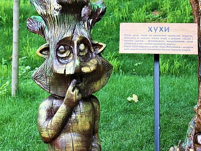 деревянные скульптуры в парке «Новая Софиевка» в Умани 