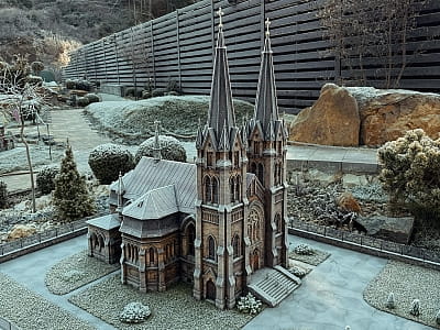 Костёл Святого Николая в миниатюре в парке-музее «Величественная Украина» в селе Поляница недалеко от Буковеля