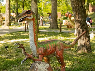 подвижные модели динозавров в парке DINO PARK в Киевском Гидропарке