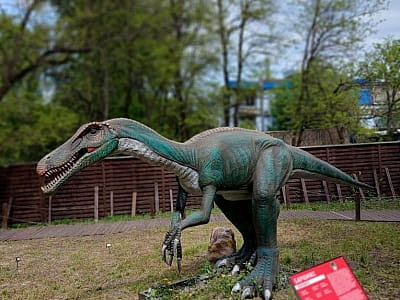 подвижные модели динозавров в парке DINO PARK в Киевском Гидропарке
