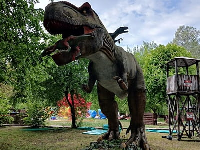 подвижные модели динозавров в парке DINO PARK в Киевском Гидропарке