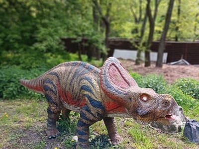 подвижные модели динозавров в парке DINO PARK в Киевском Гидропарке