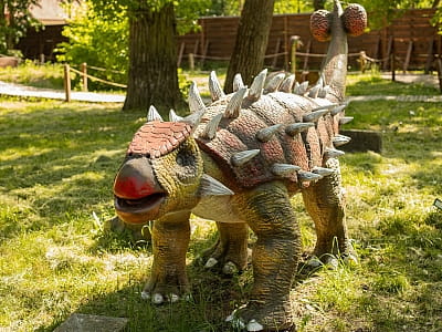 подвижные модели динозавров в парке DINO PARK в Киевском Гидропарке