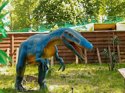 подвижные модели динозавров в парке DINO PARK в Киевском Гидропарке