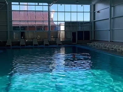 большой крытый бассейн в загородном комплексе Gr-Club Resort в Житомире