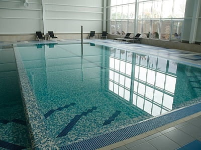 большой крытый бассейн в загородном комплексе Gr-Club Resort в Житомире