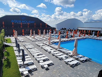 Gr-Club Resort в Житомире — SPA-комплекс, открытый и крытый бассейны, теннисные и паддл-корты, ресторан, отель и домики для комфортного отдыха.