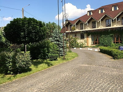 отель и ресторан в загородном комплексе «Гайки» в городе Житомир