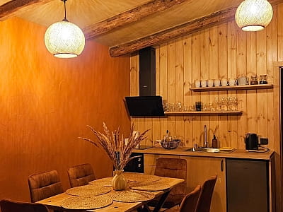 экодомики, построенные из соломенно-глиняных панелей в загородном экокомплексе «Круча119» в селе Халепья Киевской области