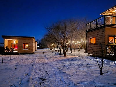 экодомики, построенные из соломенно-глиняных панелей в загородном экокомплексе «Круча119» в селе Халепья Киевской области