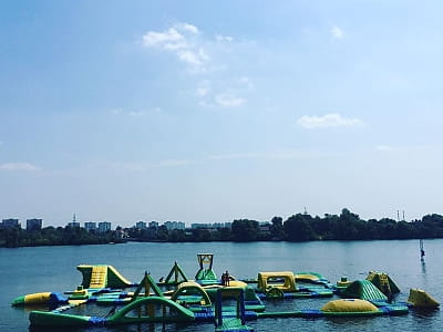 развлечения для детей в сезонном комплексе отдыха в Киеве Sky Family Park, на берегу Днепра рядом с ТРЦ SkyMall.