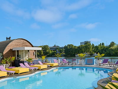 открытый бассейн в пляжном комплексе с бассейнами Sungrilla Secret Beach в Киеве