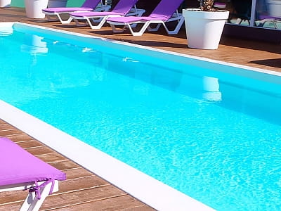 открытый бассейн в пляжном комплексе с бассейнами Sungrilla Secret Beach в Киеве