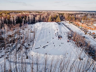 WOOD HILLS — современный парк развлечений недалеко от Киева с батутами, тюбингом, бассейнами, веревочным парком, беседками и активным отдыхом среди сосен.