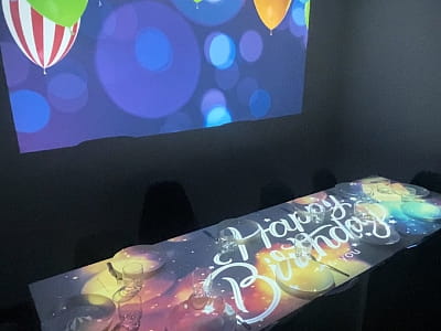 KOLO PLAYGROUND — современное интерактивное пространство в Киеве, где обычный отдых превращается в активную игру с технологиями, светом и звуком.