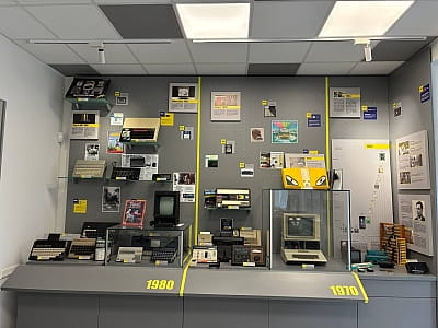 Экспозиция в Software & Computer Museum в Харькове рассказывает об истории компьютеров и программного обеспечения. Ретро-ПК, консоли, гаджеты и робот Jibo.